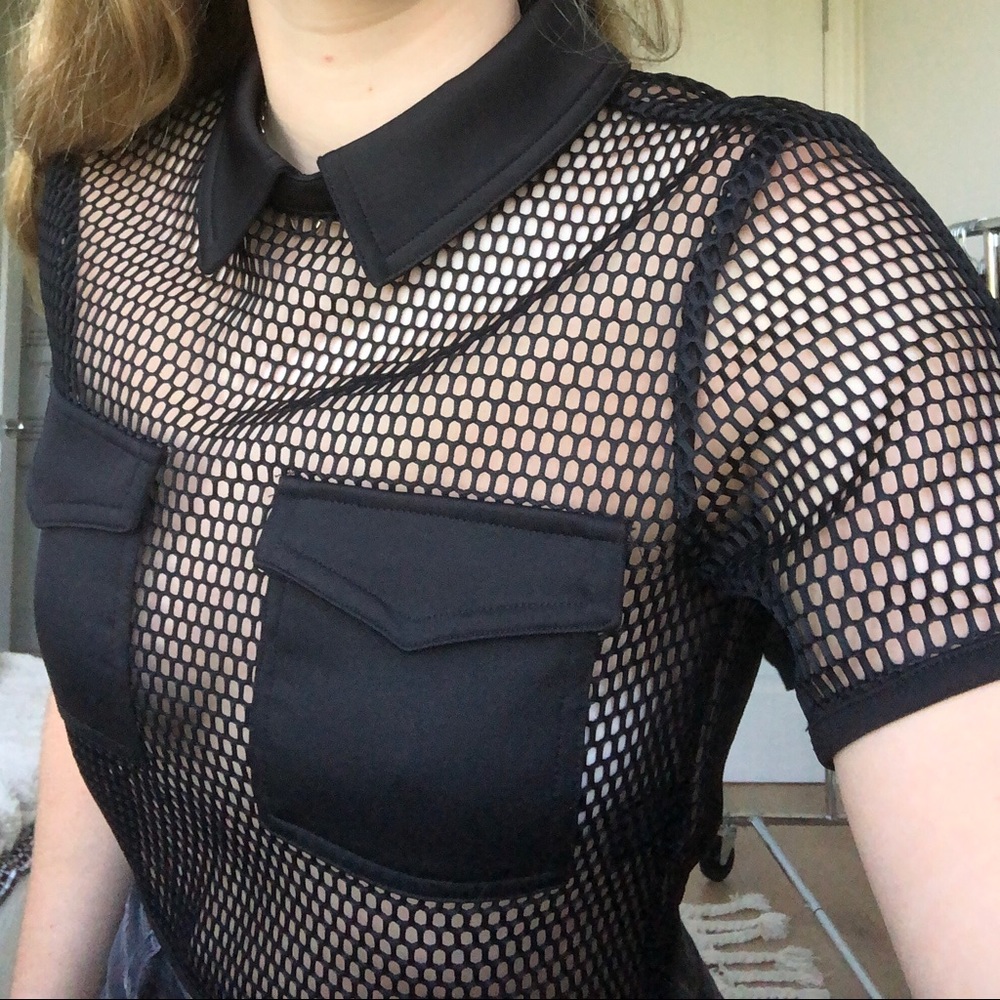 Cropped, short sleeve mesh top